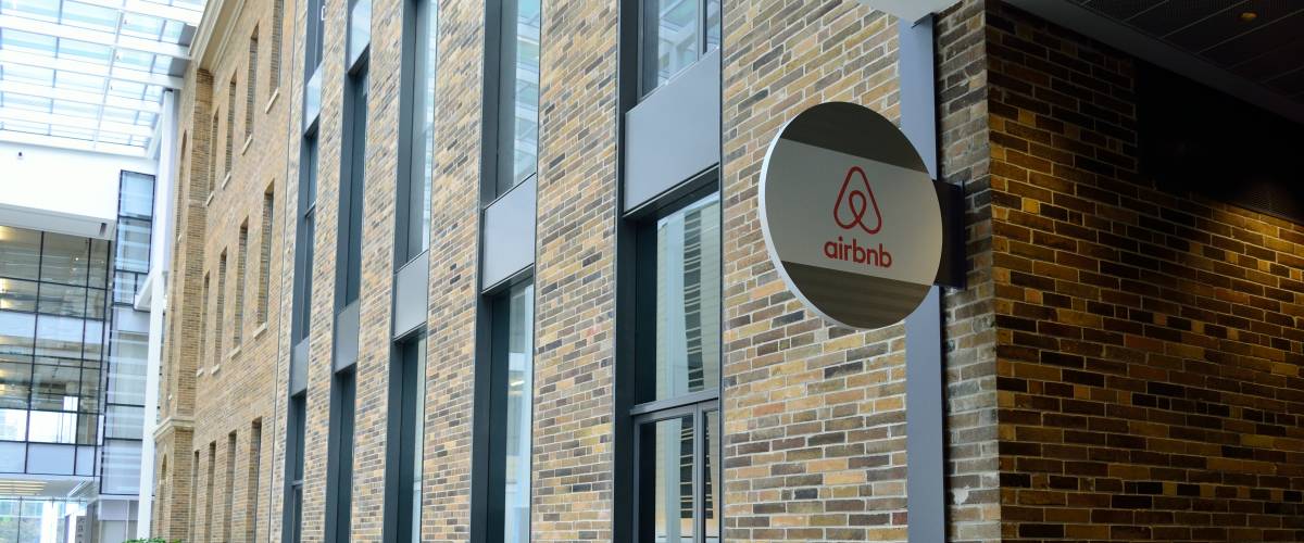 Airbnb sign