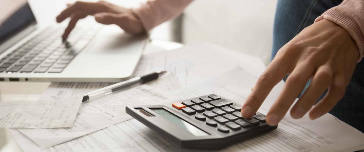 woman budgeting on computer