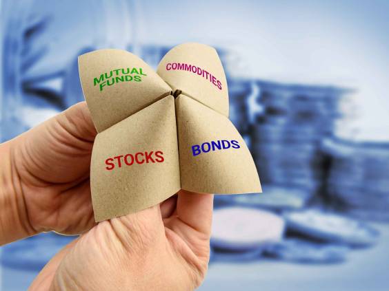 Man uses a paper fortune teller to make multiple decisions for his own portfolio.
