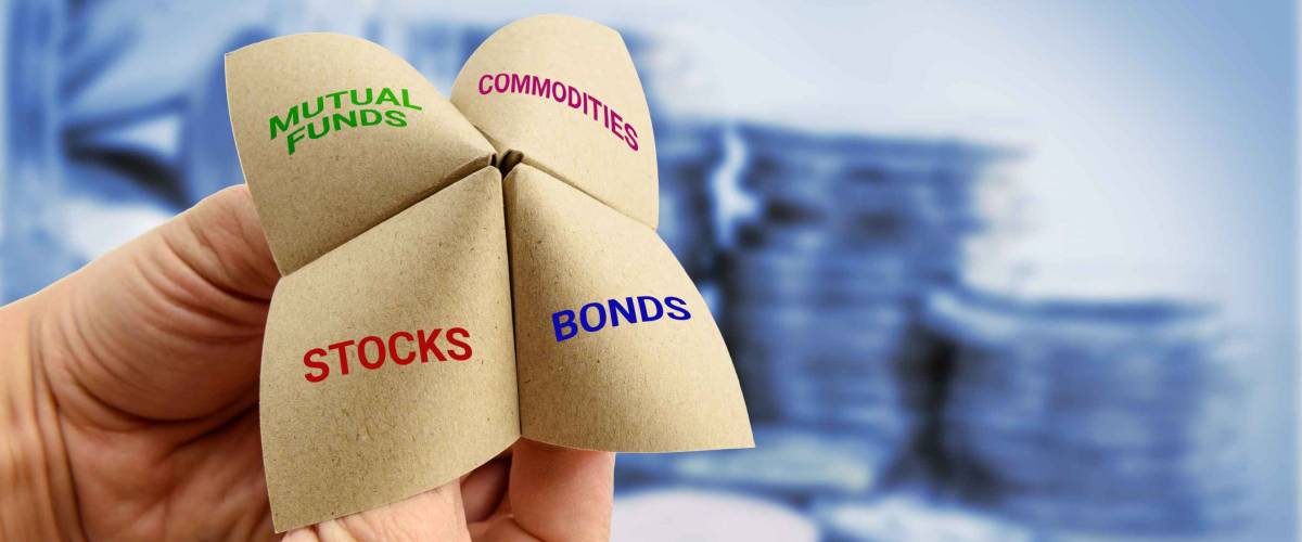 Man uses a paper fortune teller to make multiple decisions for his own portfolio.