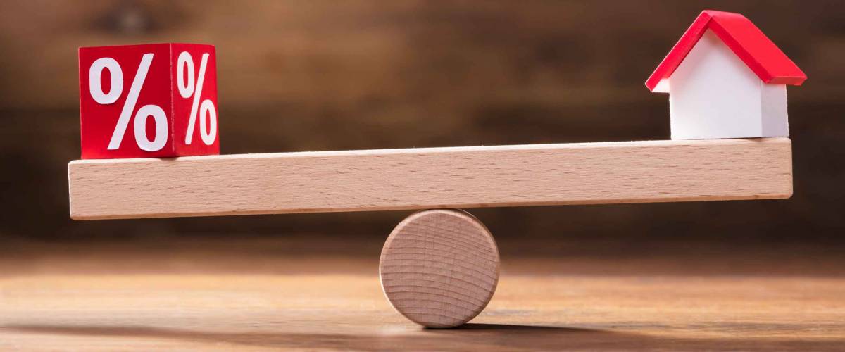 Balancing Of Percentage Red Block And House Model On The Small Seesaw