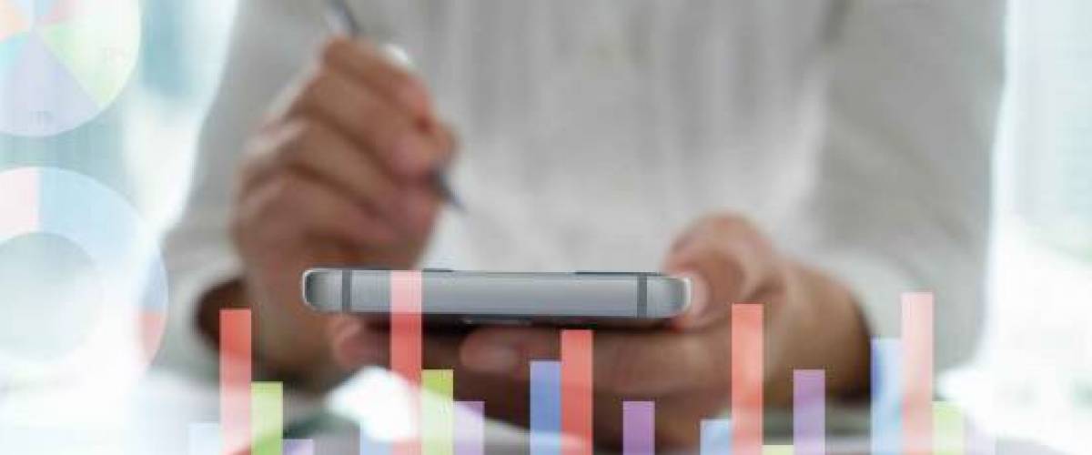 financial advisor analysis invest portfolio for investment management and planning.
