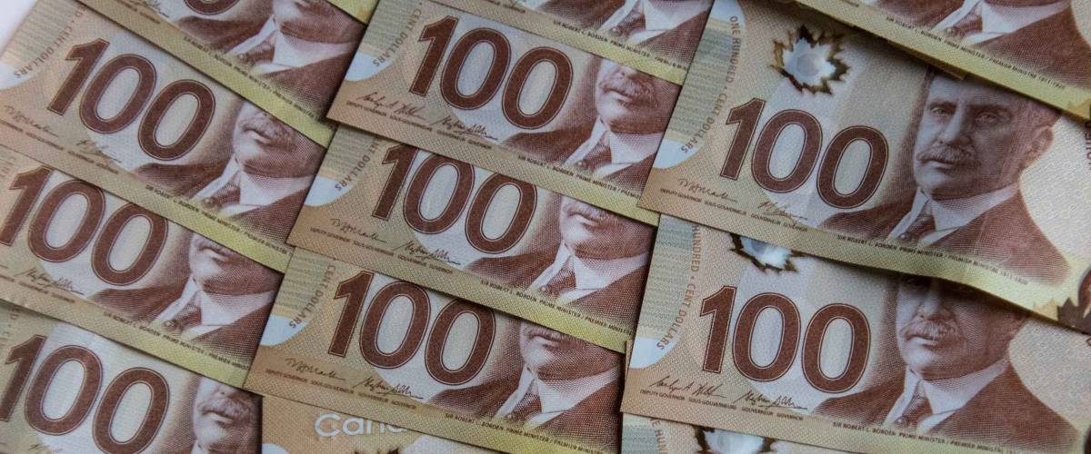 Billetes de cien dólares canadienses